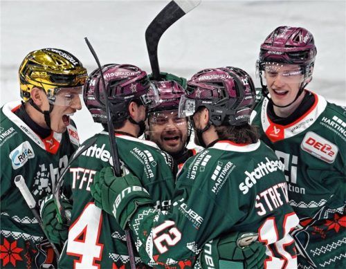 Grund zum Jubeln: Bei den Starbulls Rosenheim läuft es zurzeit so gut wie schon lange nicht mehr. Foto Hans-Jürgen Ziegler