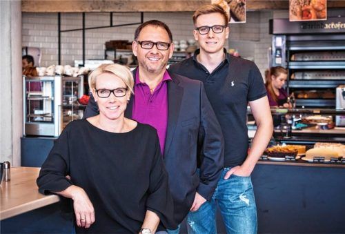Haben in Feldkirchen-Westerham viel vor: (von links) Cornelia und Martin Kuhn mit ihrem Sohn Valentin Kuhn. Foto Paul Günther Photodesign