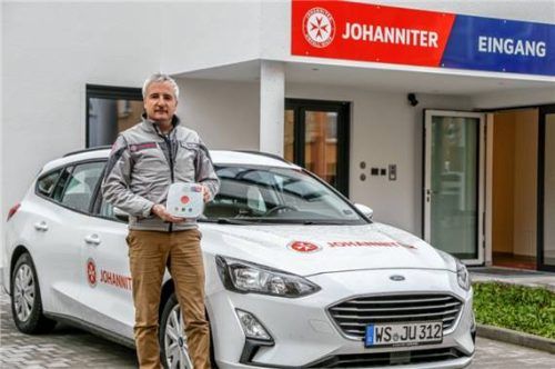 Hausnotruf-Techniker Georg Brugger freut sich über die neuen Räumlichkeiten. Fotos Bieber