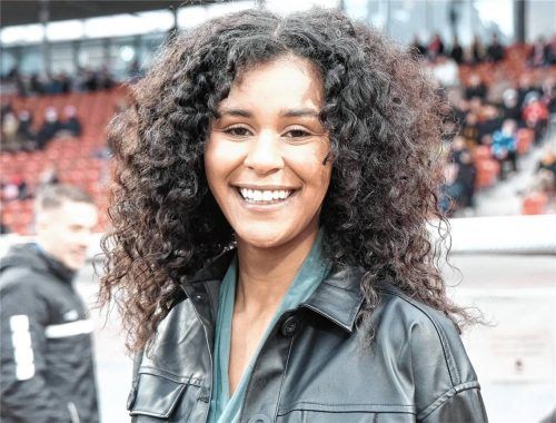 Heute ist Lijana Influencerin und Aktivistin gegen Cybermobbing. Sie hält Vorträge in Schulen und bei Medien- und Demokratieveranstaltungen. Foto IMAGO