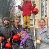 Vorweihnachtlicher Glanz für den Pausenhof