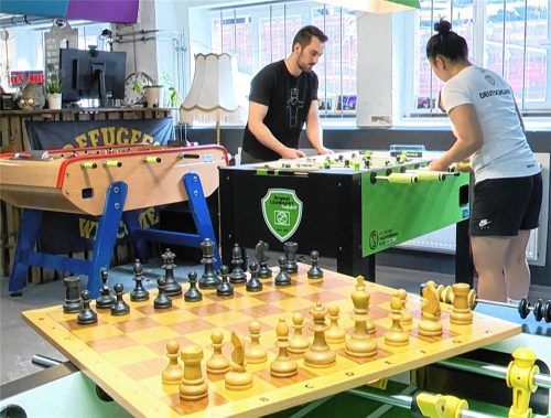 Im Jugendtreff in Feldkirchen-Westerham gibt es zahlreiche Angebote – unter anderem ein Tischkicker (Symbolbild). Foto dpa