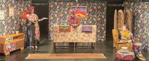 In der Bearbeitung von Nik Mayr spielen (von links) Annett Segerer, Thorsten Krohn und Susan Hecker. Foto Kirchner