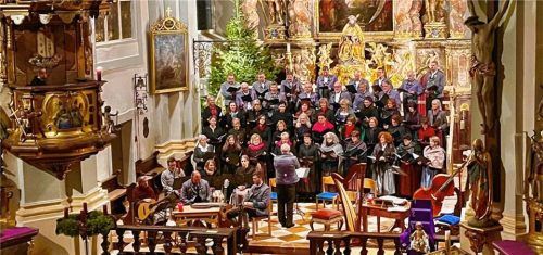 In der Pfarrkirche St. Jakobus fand das traditionelle Adventssingen statt. Foto Liederkranz Rohrdorf