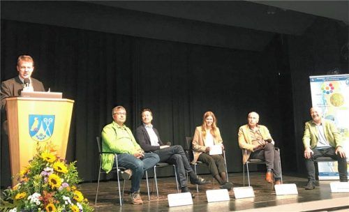In der Verbandssitzung des Abwasser- und Umweltverbands Chiemsee wurde im Breitbrunner Rathaus die Jubiläumskonferenz vom Oktober gewürdigt und ein positives Fazit gezogen. Foto Dachs