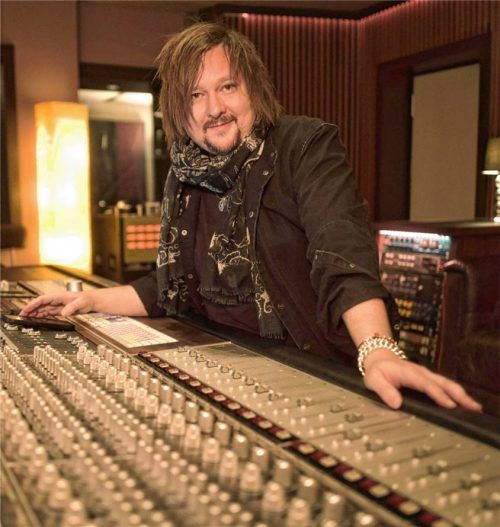 In sein Studio kommt kein Tageslicht: Stephan Zeh produziert Musik und hat schon mit einigen Künstlern zusammengearbeitet. Foto privat