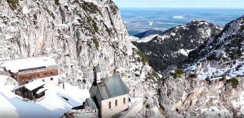 In über 1.700 Metern Höhe, am Wendelstein, steht derzeit eine Wohnung zum Verkauf. Foto Screenshot Immovision