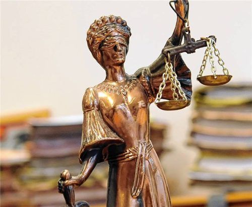 Gleich mehrere Vorstrafen hat eine Frau aus Waldkraiburg, die jetzt erneut vor dem Amtsgericht Mühldof stand. Foto Britta Pedersen