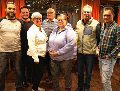 Kandidaten der SPD für den Gemeinderat: (von links) Andreas Körber, Richard Hilge, Elisabeth Hilge, Werner Schreiber, Birgit Johann, Reinhard Graser und Adrian Hilge. Foto Georg Meling