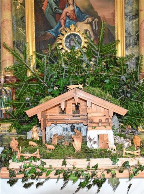 Klassische Krippe in der Mettenhamer Ortskapelle.
