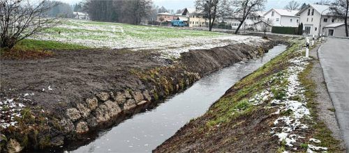 Kleine Hochwasserschutzmaßnahmen wie die Räumung des Bachbettes des Arzerbachs an der Spöcker Straße hat die Gemeinde schon umgesetzt. Foto Ruprecht