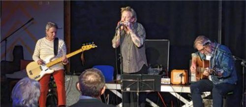 Kleinkunst gab es immer wieder, wie hier mit „Esel:com“ und „Cafe Gertrud“.Foto friedrich