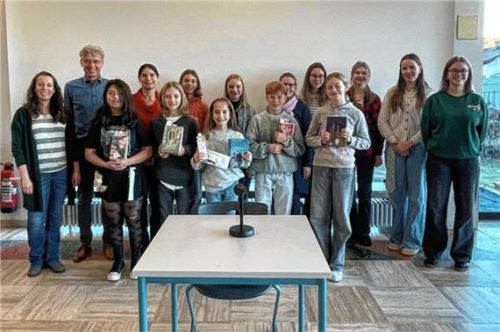 Knappe Entscheidung: Beim Vorlesewettbewerb der sechs Klassen lieferten sich fünf Vorleser des Ludwig-Thoma-Gymnasiums Prien (LTG) ein Kopf-an-Kopf-Rennen. Foto Kirchner