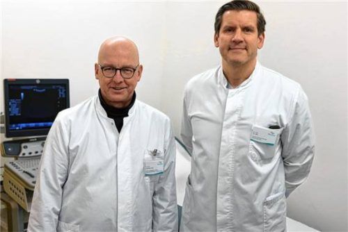 Krebstherapie auf dem neuesten Stand der Wissenschaft: (von links) Chefarzt Dr. Johannes Spes und Oberarzt Dr. Thomas Ekkehard Will. Foto Schmitzer/InnKlinikum