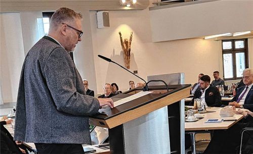 Landrat Andreas Danzer bei seiner Jahresabschlussrede vor dem Traunsteiner Kreistag. Foto Eichstädter