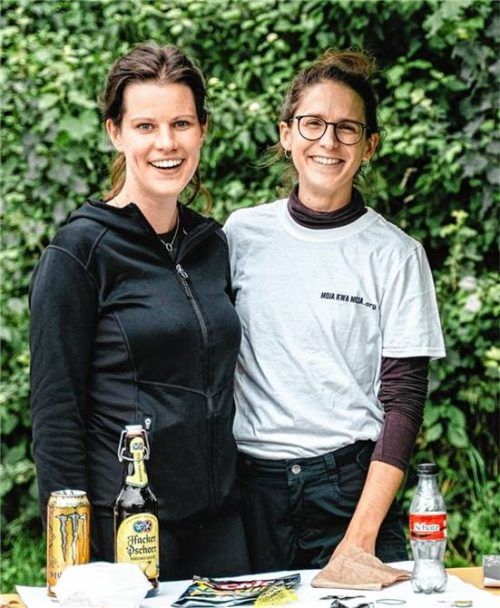 Lena Leifeld und Clara Fleischmann wollen Rosenheim mit jeder Aufräumaktion ein Stück sauberer machen. Foto Trashbusters, Clara Fleischmann