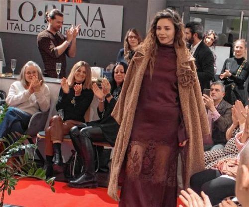 Liegen diesen Winter im Trend: romantische Looks in erdigen Farbtönen. Fotos Sönmez