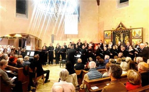 Ludwig-Thoma-Chor singt für den Kirchenerhalt. Foto Hötzelsperger