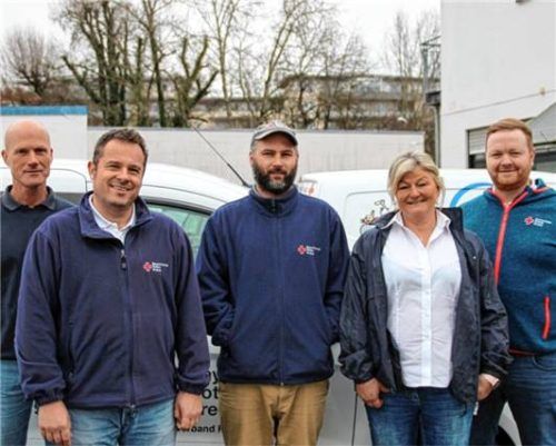 Markus Leberfinger (rechts) mit seinem engagierten Hausnotruf-Team. Foto brk
