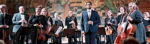 Miguel Ercolino (Mitte) ist der neue Leiter des Wasserburger Kammerorchesters. Foto Janka