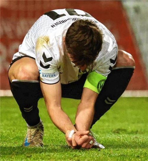 Missglückter Jahresabschluss für Kapitän Christoph Schulz und den SV Wacker Burghausen.Foto mb.presse