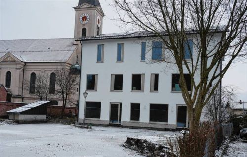 Mit der neuen Dorfmitte in Feldkirchen geht es zügig vorwärts. 1,2 Millionen Euro sollen in die Außenanlagen investiert werden. Foto merk