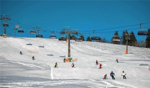 Nach einem Zusammenstoß zwischen einem Skifahrer aus Essenbach und einem Snowboarder aus Waldkraiburg im Skigebiet Auffach bei Wildschönau bleibt der verletzte Skifahrer ohne Schmerzensgeld. Das Urteil des Landgerichts Traunstein ist rechtskräftig. Foto Stein