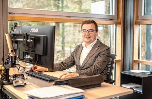 Neubeuerns Bürgermeister Christoph Schneider wirbt für Lösungsansätze in Sachen klammer Finanzen. Foto Johannes Thomae