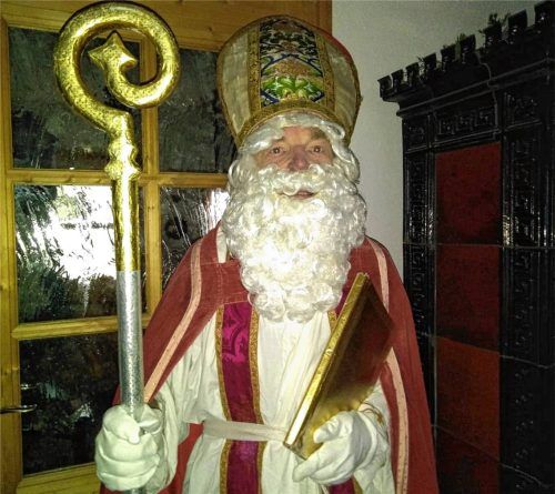 Peter Stenger ist seit über 60 Jahren als Nikolaus unterwegs. Foto re