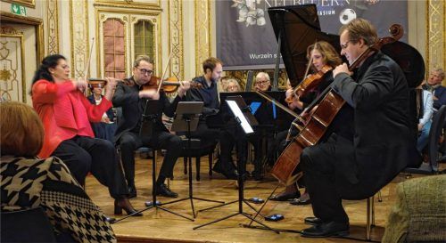 Präsentierten ein höchst unterhaltsames Programm: (von links) Indira Koch und Friedemann Eichhorn (Violine), Herbert Schuch (Klavier), Alexia Eichhorn (Viola) und Wolfgang Emanuel Schmidt (Violoncello).Foto füchtner