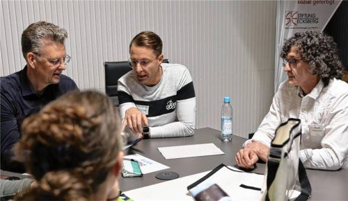 Pro Runde stehen zwölf Minuten zur Verfügung, in denen die Produkte einer Teststation gründlich getestet werden. Foto Landratsamt