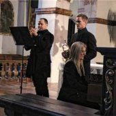 Mit Musik wärmendes Feuer in die Welt getragen