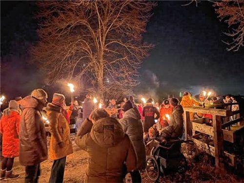 Rund 100 Teilnehmer sorgten für Erleuchtungen. Foto RE