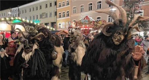 Schaurig-schön: Perchtenlauf in Traunstein. Foto re