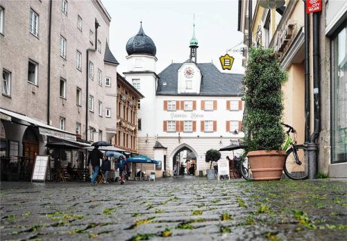 Schwieriges Pflaster: Der Rosenheimer Max-Josefs-Platz soll barrierefrei gestaltet werden. Foto Aerzbäck