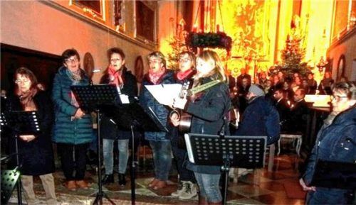 Sechs Mädchenstimmen bilden die St. Veiter Singgruppe.