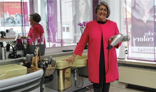 Seit 54 Jahren arbeitet Pierina Savo in dem Friseur-Salon, vor 30 Jahren hat sie ihn übernommen. Zum Jahresende schließt sie ihr Geschäft. Foto Lohmann