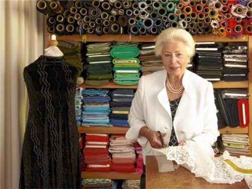 Seit mehr als sechs Jahrzehnten prägt Gerdi Westermeyr mit ihrem Atelier in Prien das Maßschneiderhandwerk. Foto Kirchner