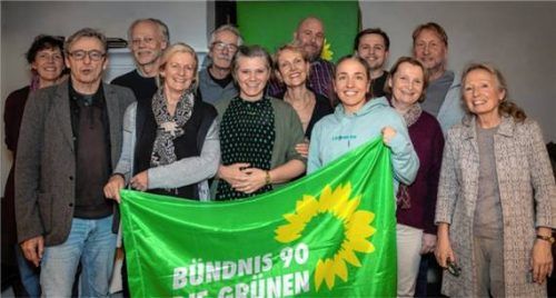 Setzen auf eine transparente Gemeindepolitik: Die Gemeinderatskandidaten der Samerberger Grünen. Foto Deindl