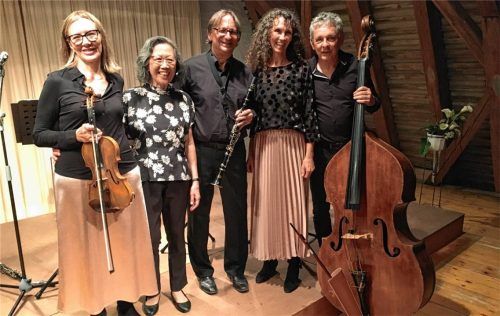 Sie begeisterten beim Benefizkonzert im Herzoglichen Kasten: (von links) Barbara Schindlbeck, Sylvani Utami, Rainer Hauke, Dagmar Kratzer und Manfred Plank. Foto jaensch