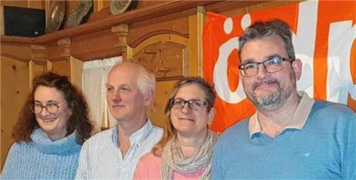 Sie kandidieren bei der Stadtratswahl auf den vorderen Listenplätzen: (von rechts) Claudius Hillebrand, Theologischer Bildungsreferent (Platz 2), Dorothea Hitzler, freiberufliche Hauswirtschafts-Dienstleisterin (Platz 3), Johann Hechenthaler, Meister im Kälteanlagenbau (Platz 1), Jutta Storz, technische Sachbearbeiterin (Platz 5). Entschuldigt war Peter Linke, Diplom-Physiker i. R. (Platz 4) Foto re