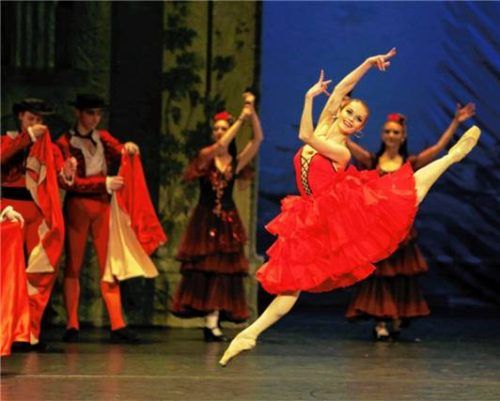 Spanisch-temperamentvoll wird es bei der Aufführung zur Musik von Ludwig Minkus. Foto ART Stage Gmb