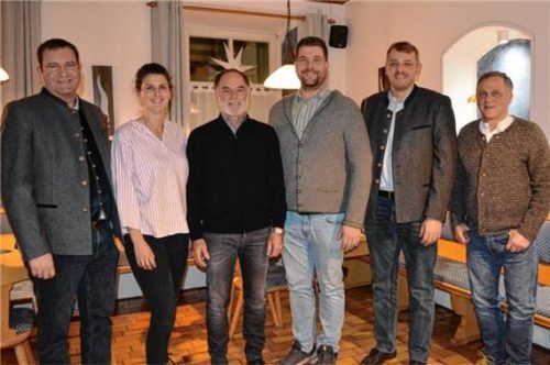 Spitzenkandidaten der Grassauer CSU: (von links) Tom Gölz, Theresa Karg, Tom Hagl, Klaus Noichl, Dr. Anton Sichler und Werner Haslinger. Foto Eder