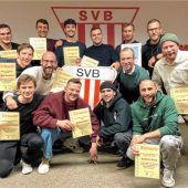 <p>Stolze Urkunden-Besitzer: die frisch geehrten Handball-Bezirksoberliga-Herren.</p>