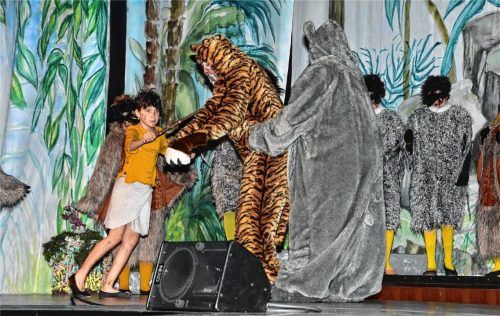 Tanz mit dem Tiger im „Dschungelbuch“. Foto schlecker