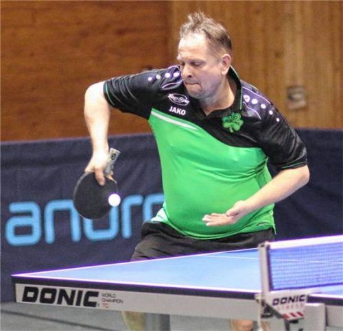 Thomas Maucher rettete dem TuS Bad Aibling durch einen 3:0-Sieg im letzten Einzel das Unentschieden.Foto Gerhard Erlich