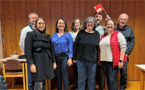 Treten als Kandidaten bei der Gemeinderatswahl an: (von links) Uwe Klützmann-Hoffmann, Marianne Widhammer, Anna Liesa Warmedinger, Christina Lindner, Gabriele Haaks-Becke, Hans-Christian Lindner, Charlotte Jablowsky und Matthias Becke.Foto re