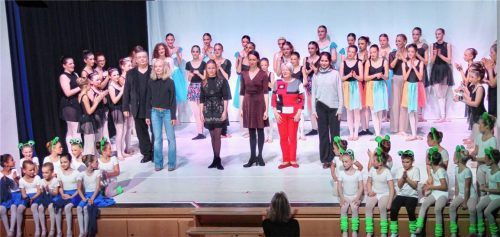 Über ausverkaufte Vorstellungen durfte sich die Ballettschule Bartosch-Linke bei den Auftaktaufführungen zum Jubiläumsjahr freuen. Die Zuschauer waren begeistert.Fotos Schmidt