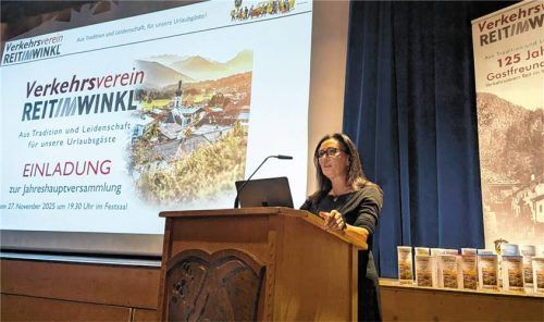 Über ein Vereinsjahr mit zahlreichen Projekten und Erfolgen berichtete die Zweite Vorsitzende Lisa Ruh bei der Jahresversammlung des Verkehrsvereins Reit im Winkl im Festsaal. Foto Hauser