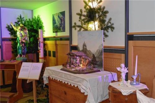 Über Engel informierte eine kleine Ausstellung im Grassauer Hefter-Saal. Foto Eder